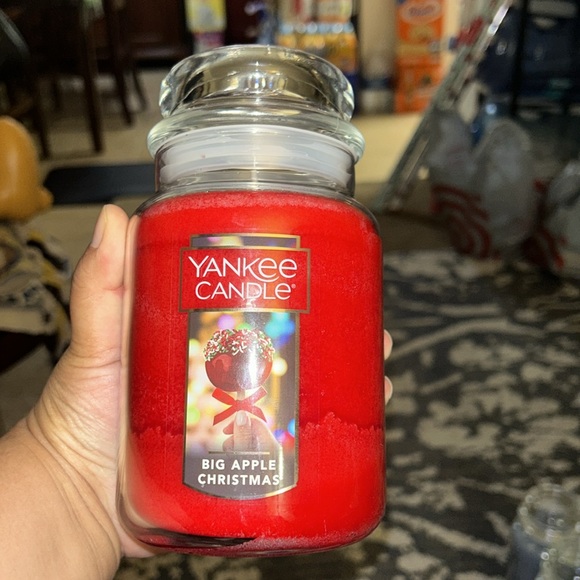 NWT Yankee Candle Big Apple Christmas 22oz - Picture 4 of 8